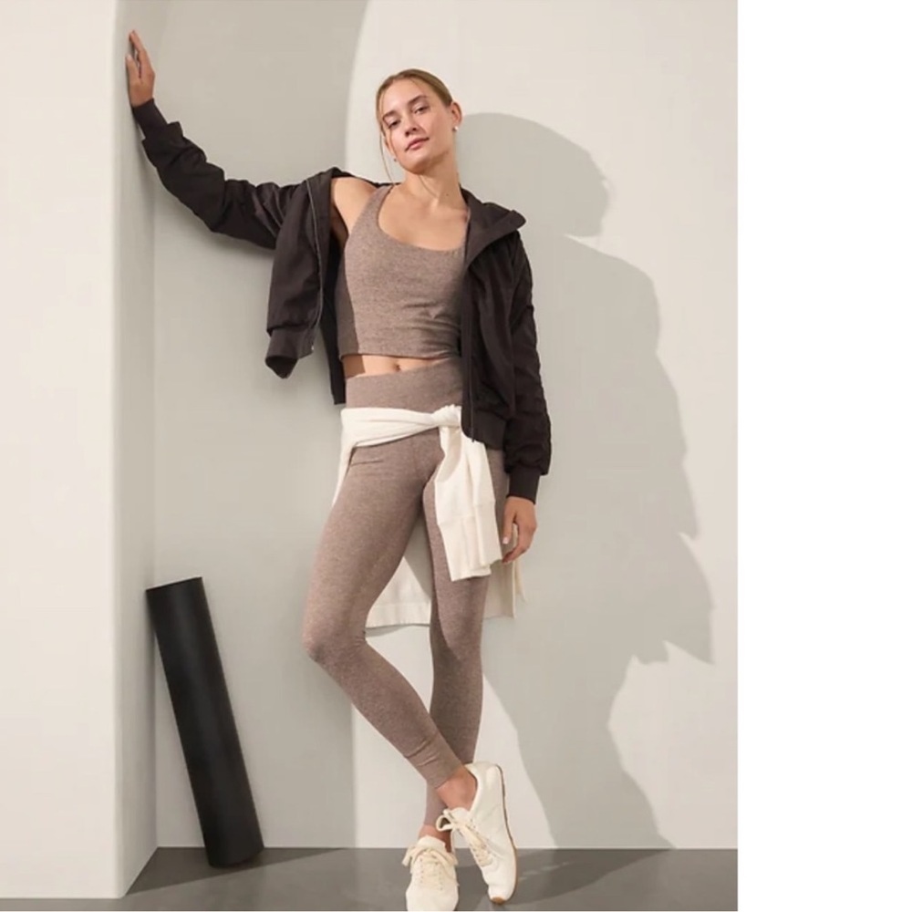 Athleta SOFTLUXE TIGHT
LEGGING SOFTLUXE in Pyrite Dovetail
Heather Size Small